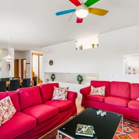 Spacious And Elegant !! Konukevi Lagos