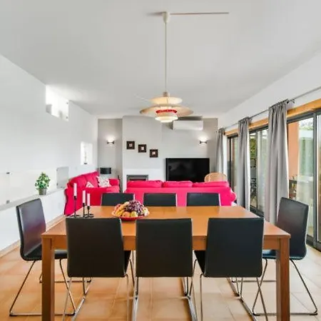 Spacious And Elegant !! Konukevi Lagos